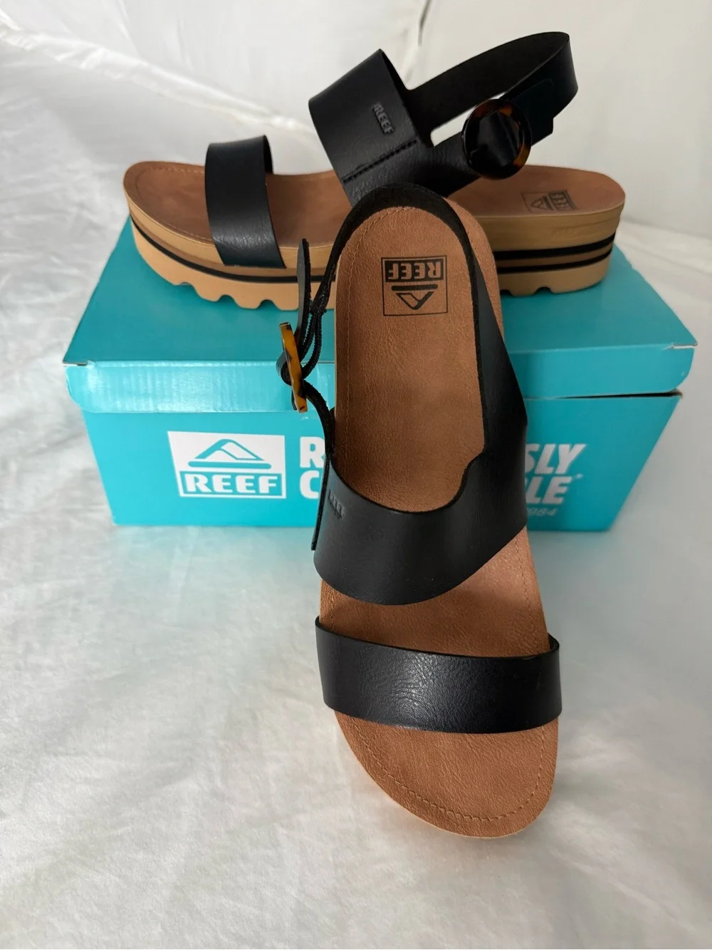 NWOT Reef Women’s Black Platform Sandals with Tortoise Accent